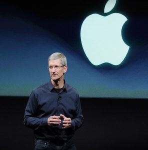 Apple becomes first US company to reach tn valuation