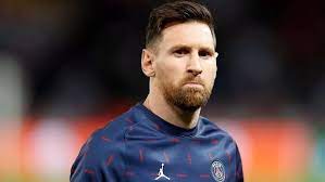 Lionel Messi booed by PSG supporters (video)