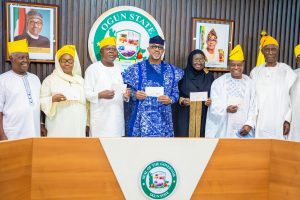 2023: Ogun West leaders present N50m cheque to Abiodun