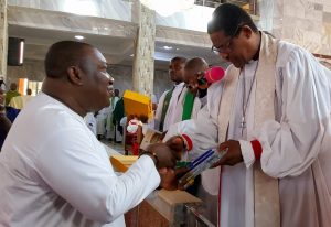 You will end well in office – Primate of All Nigeria tells Gov. Ugwuanyi