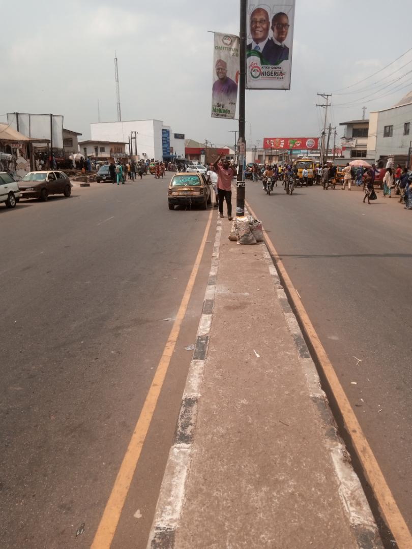 BREAKING: Protests rock Ibadan over bank customers’ inability to withdraw new Naira notes