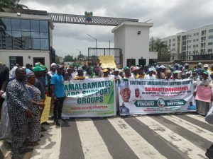 APC SUPPORT GROUPS STORM LAGOS GOVT HOUSE IN SUPPORT OF ASIWAJU’S PRESIDENCY