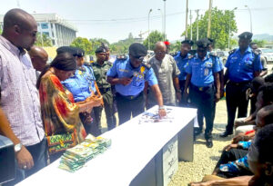 FCT Police Nab Car Snatchers, Recover Fake 0,000 (Pictures)