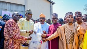 Dangote Food Intervention Programme train lands in Kwara, donates 25,000 bags of rice to residents