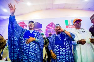 Abiodun Formally Presents Senator Adeola to Ogun West APC Stakeholders